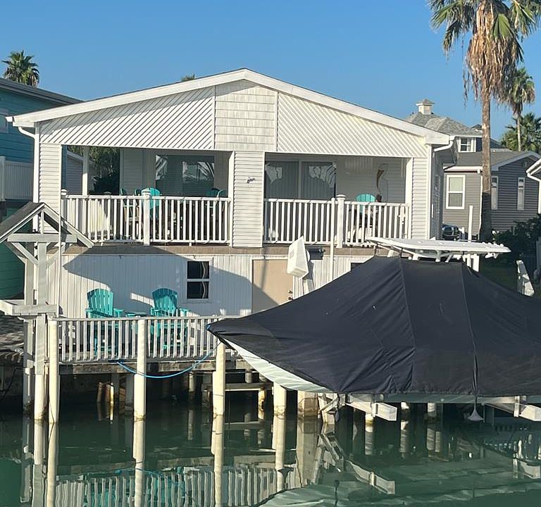 1st image of 827 W Oyster Dr