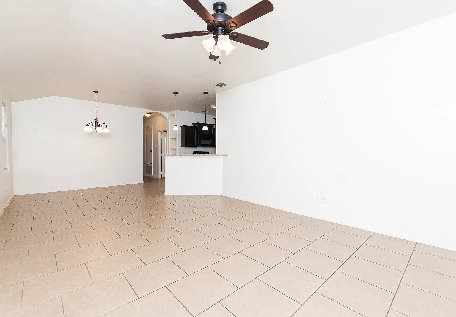 3 bed, 2.0 bath, 1204 sqft, $1,350 — Photo 3