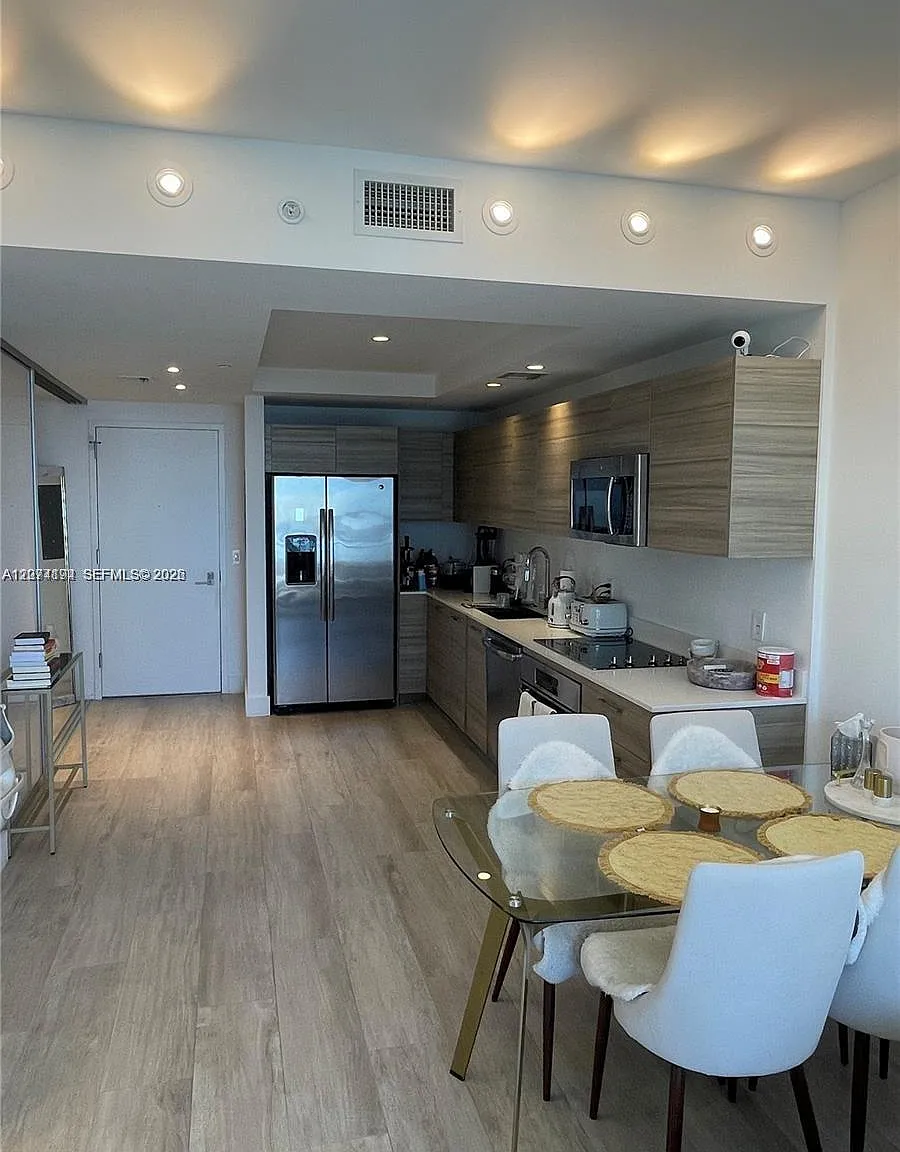 3401 Midtown Condo — Photo 3