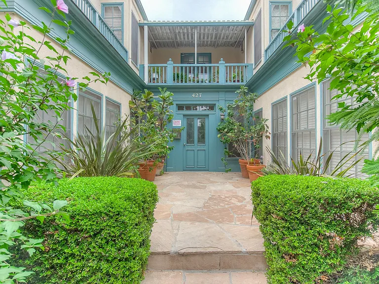 427 Montana Ave. — Photo 1