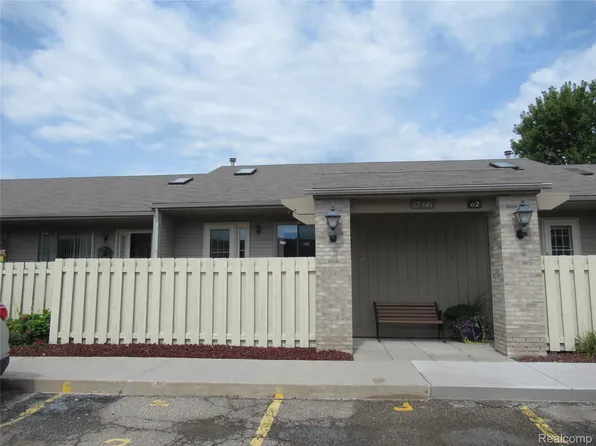 62341 Arlington Cir Unit 3, South Lyon, MI 48178
