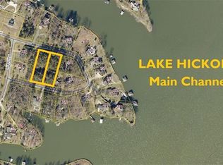 2 & 2a Leeward Point Loop, Taylorsville, NC 28681