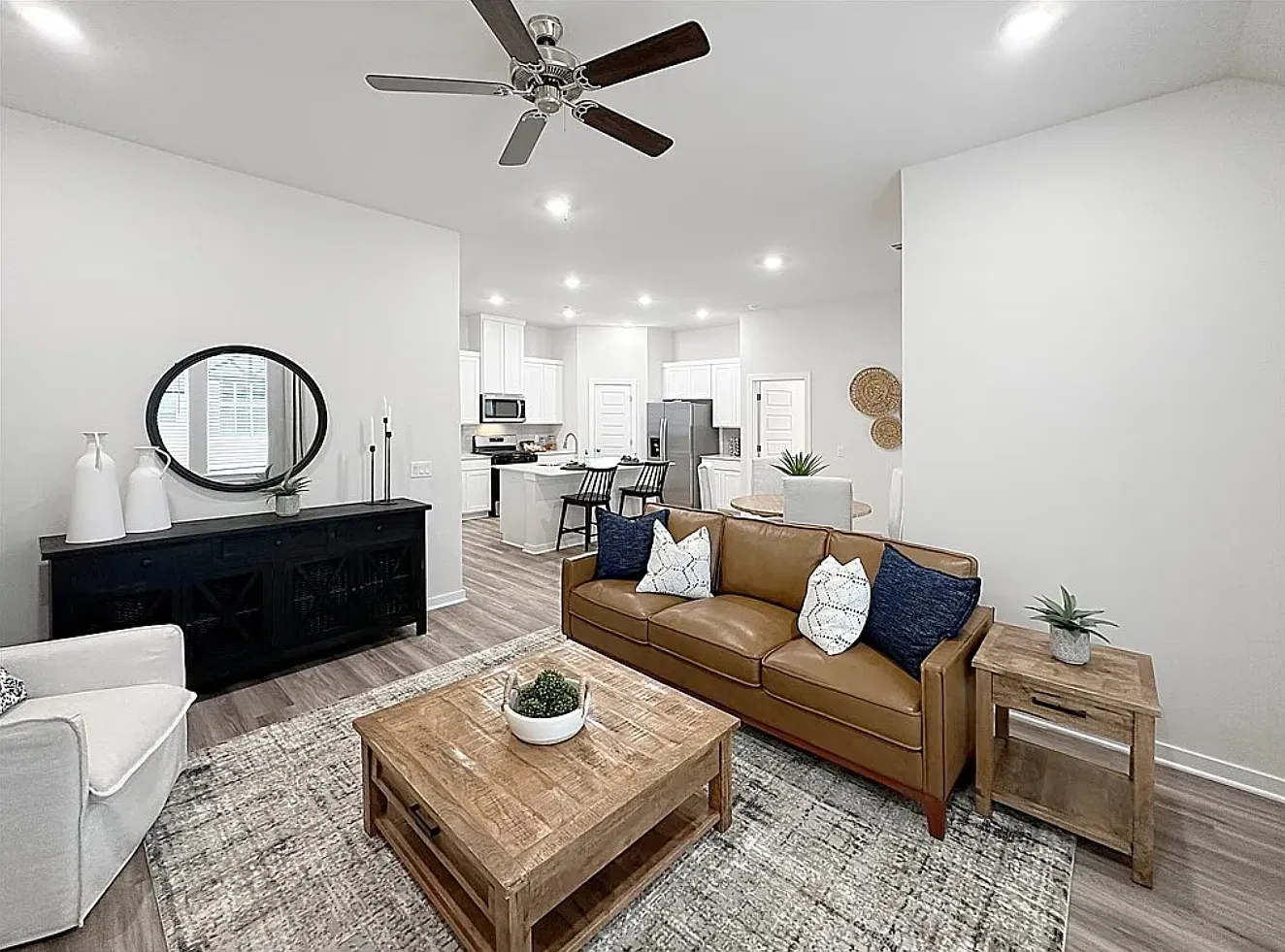 3 bed, 1637 sqft, $1,950 — Photo 3