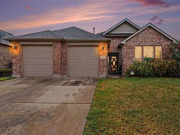 2707 Meadow Lake Dr, Grand Prairie, TX 75050