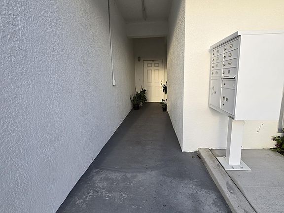 Mailboxes and entry to the unit.