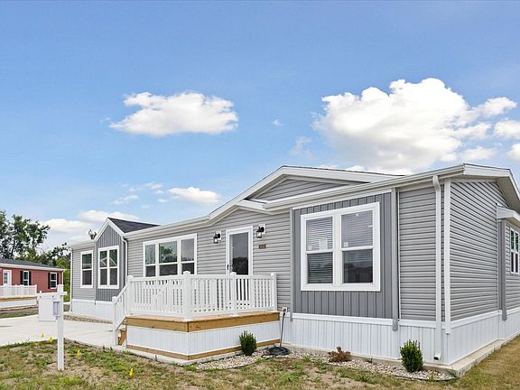 Exterior Image-2-Champion 727 Parke Place