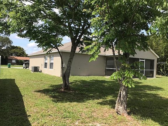 2nd image of 2333 Bannister St