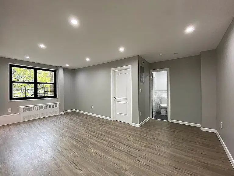 831 Bartholdi St #2C — Photo 2