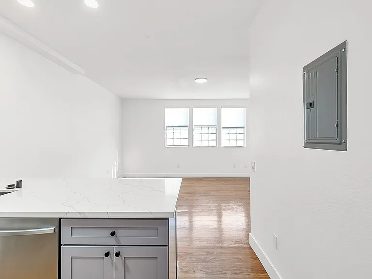 1827 N Wilcox Ave — Photo 14
