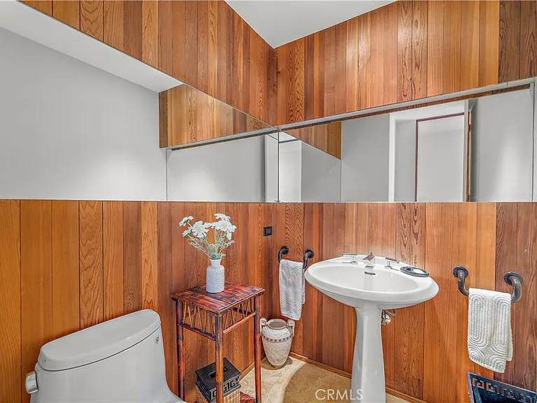3028 Overhill Dr — Photo 31