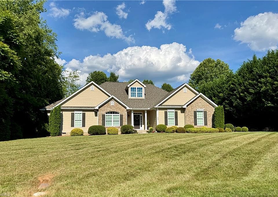 1st image of 133 Cedar Ridge Dr