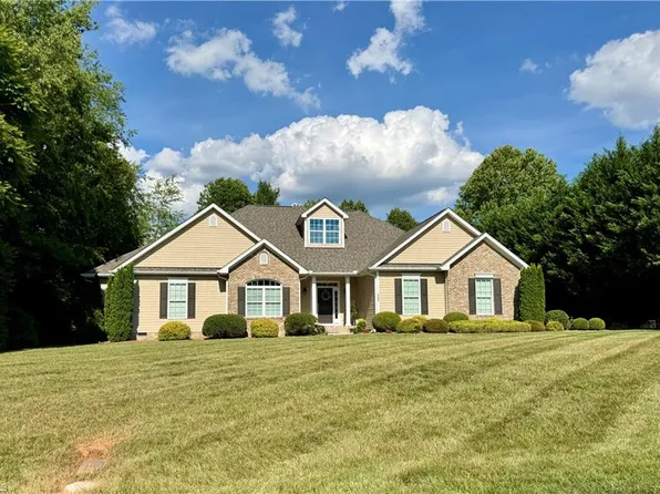 133 Cedar Ridge Dr, Millers Creek, NC 28651
