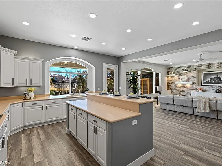 9421 Queen Charlotte Dr — Photo 45