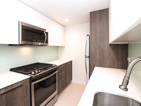 4th image of 700 Biltmore Way APT 419