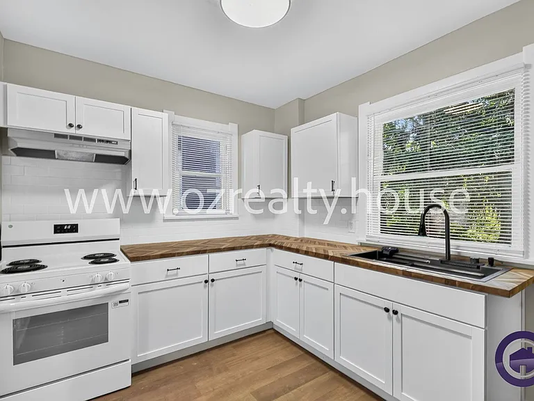 2322 Upton Ave — Photo 9