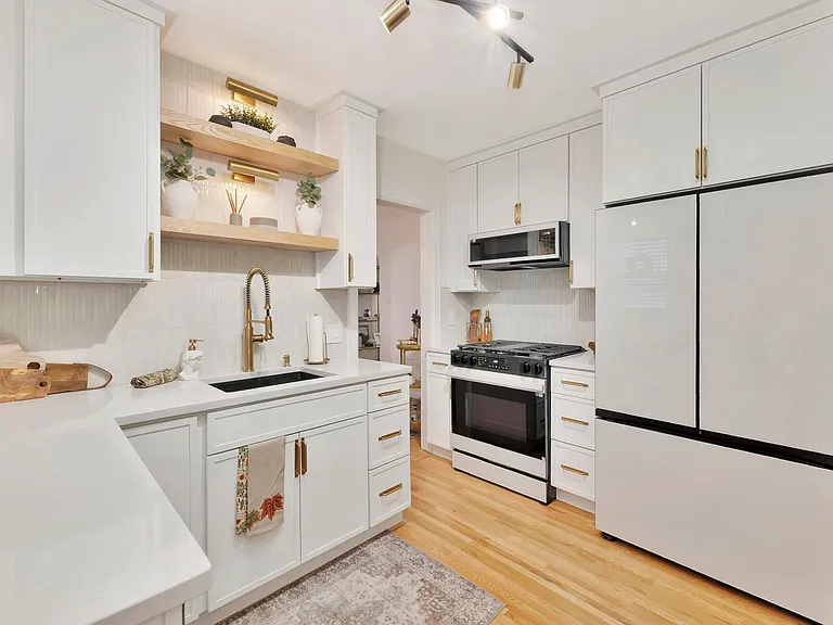 427 N Battin Ave — Photo 22