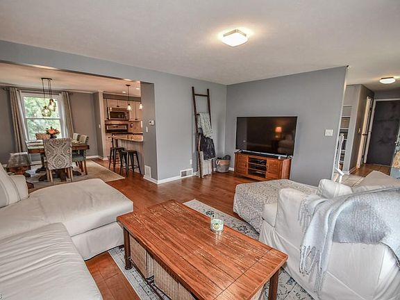 5th image of 780 Brookledge Dr