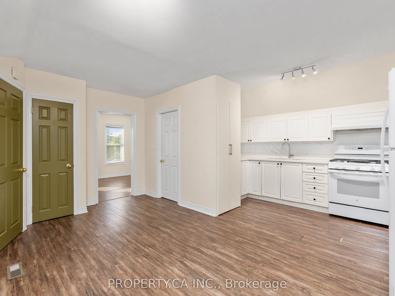 1 bed, $2,300 — Photo 3