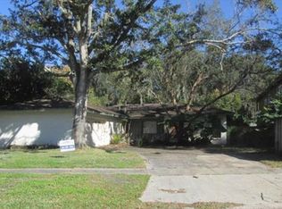 18403 Swan Lake Dr, Lutz, FL 33549