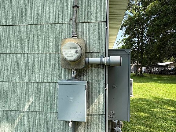 5th image of 402 Schriever St