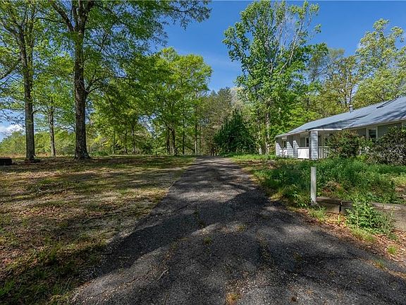 4th image of 562 Oswichee Rd
