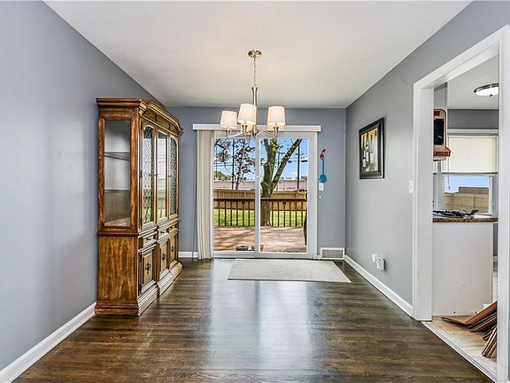 3rd image of 10525 Mersington Ave