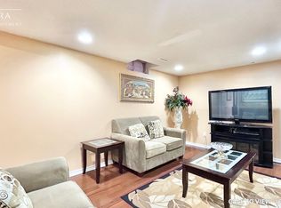 5775 Invergordon Ln #2, Mississauga, ON L5M 4T8
