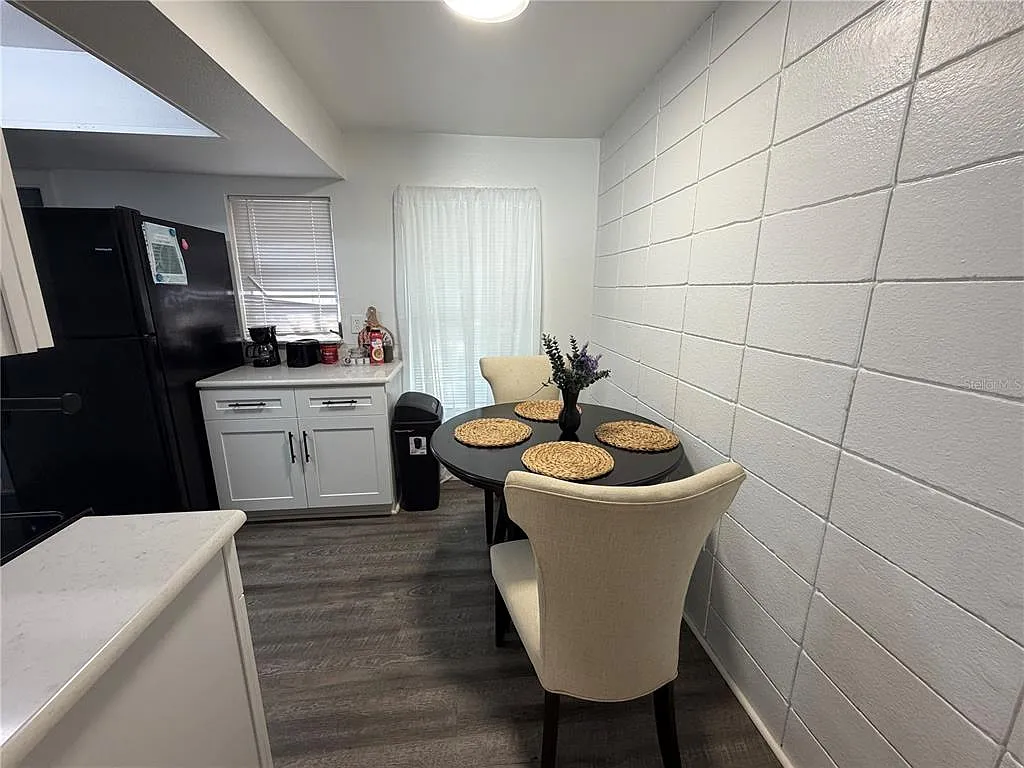 2 bed, 1.0 bath, 1704 sqft, $1,800 — Photo 3
