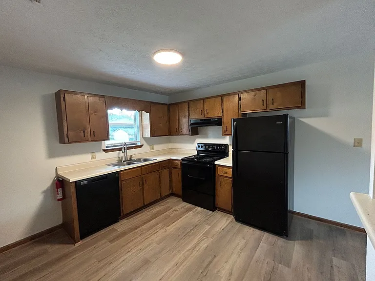109/111 Deer Creek Ct — Photo 8