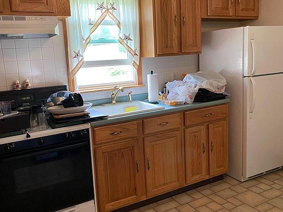 3rd image of 423-29 E Southey Ave