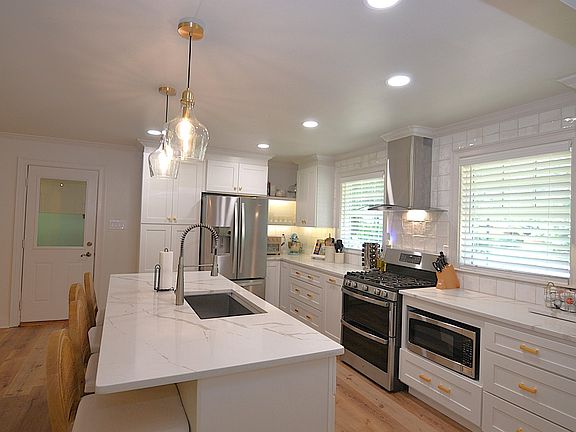 5th image of 6626 Prince Edward Pl