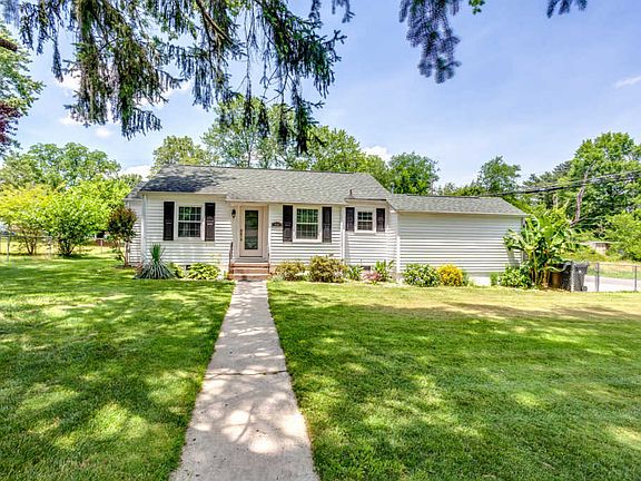 2nd image of 201 Hermitage Dr