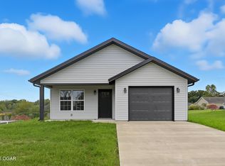 2004 Lakeview St, Carthage, MO 64836