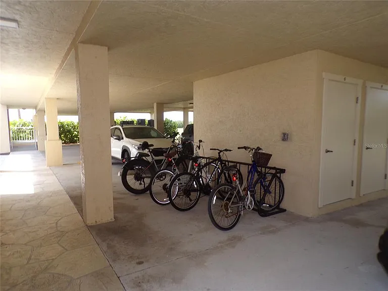 101 N Marion Ct #114 — Photo 22
