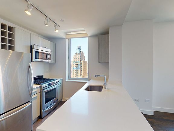 3rd image of 801 Amsterdam Ave APT 12E
