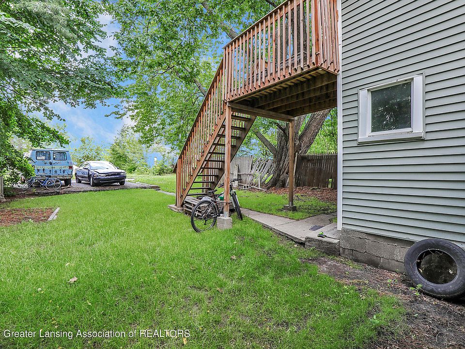 2nd image of 1023 Hickory St