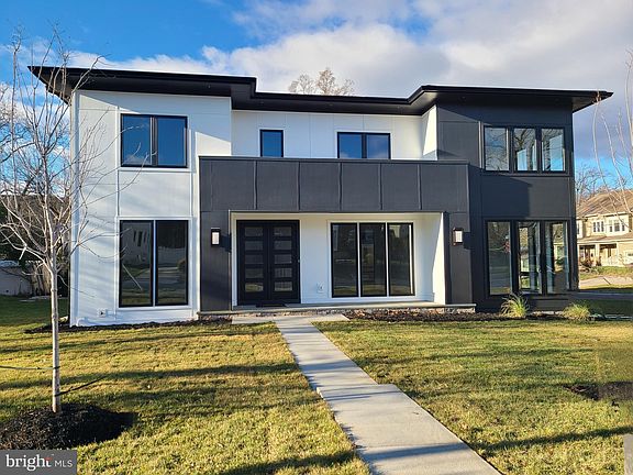 2nd image of 2213 Boxwood Dr