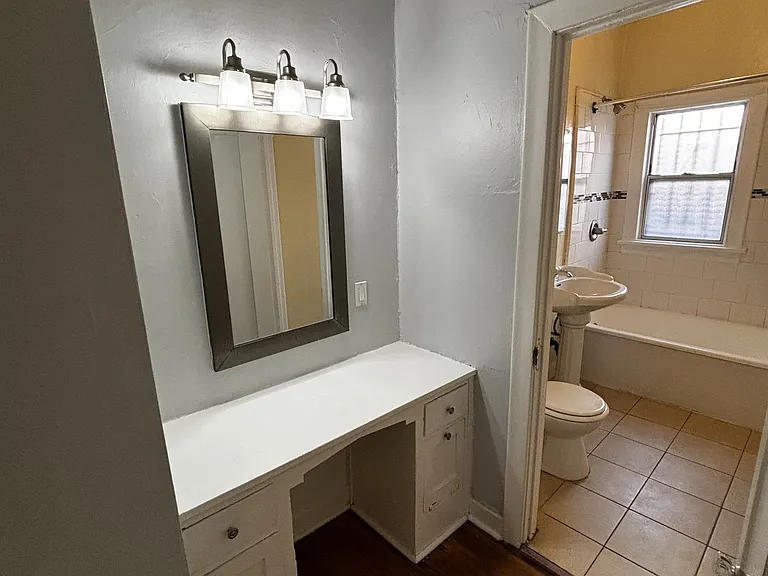 1805 N Kingsley Dr — Photo 10