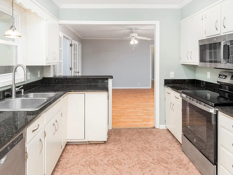 16 Malaga Cir — Photo 17