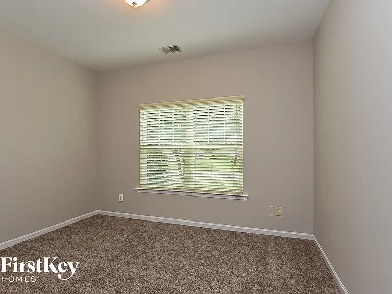 180 Renford Rd — Photo 13