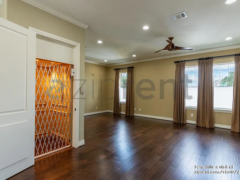 1025 Highknoll Ln — Photo 7