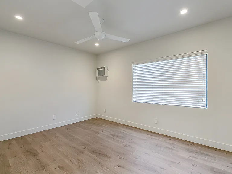 4053 W 23rd St #D — Photo 10