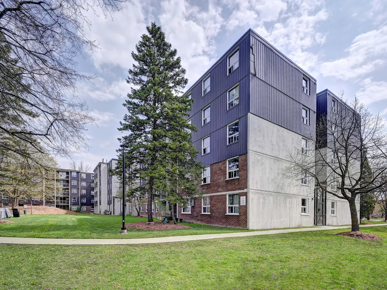 Campbell Court Apartments — Photo 2