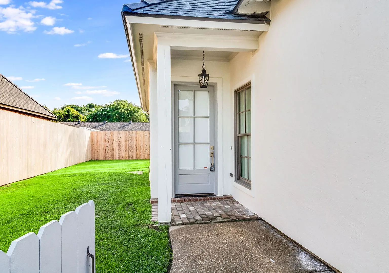 Beautifully Renovated 4-Bedroom Home in Stonehaven on the River — Photo 3