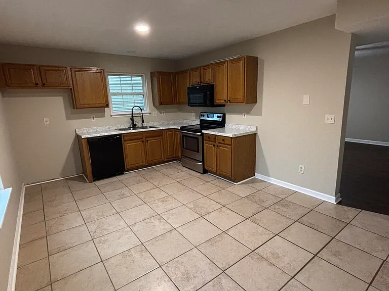 2720 Hayden Park Ln — Photo 6