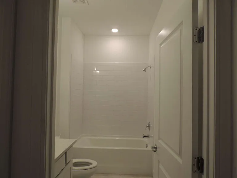 3916 N Maryland Ave — Photo 23