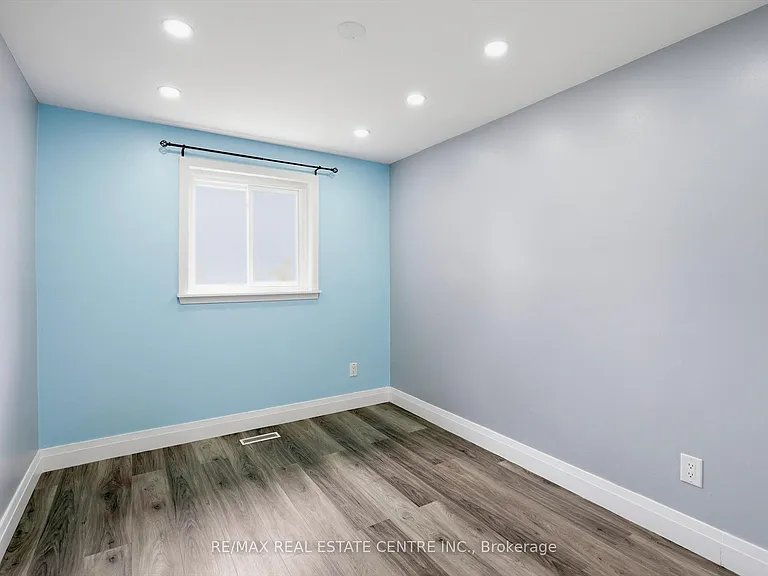 33 Garside Cres #MAIN — Photo 26