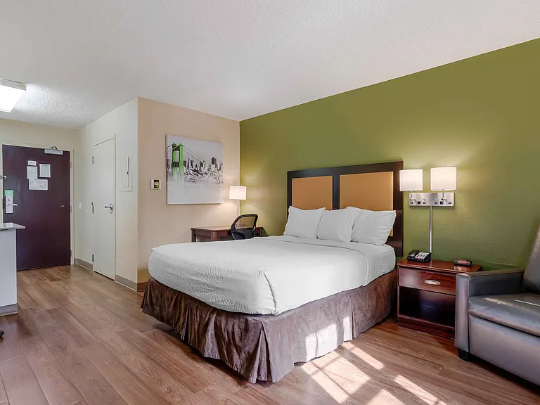 Studio Suite - 1 Queen Bed