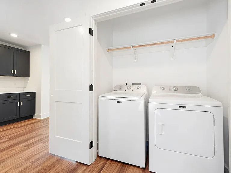 711 Gerard St #B — Photo 15