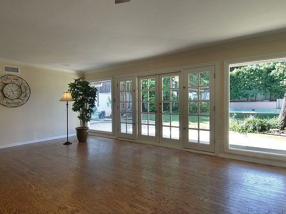 FAMILY ROOM WINDOW VIEW